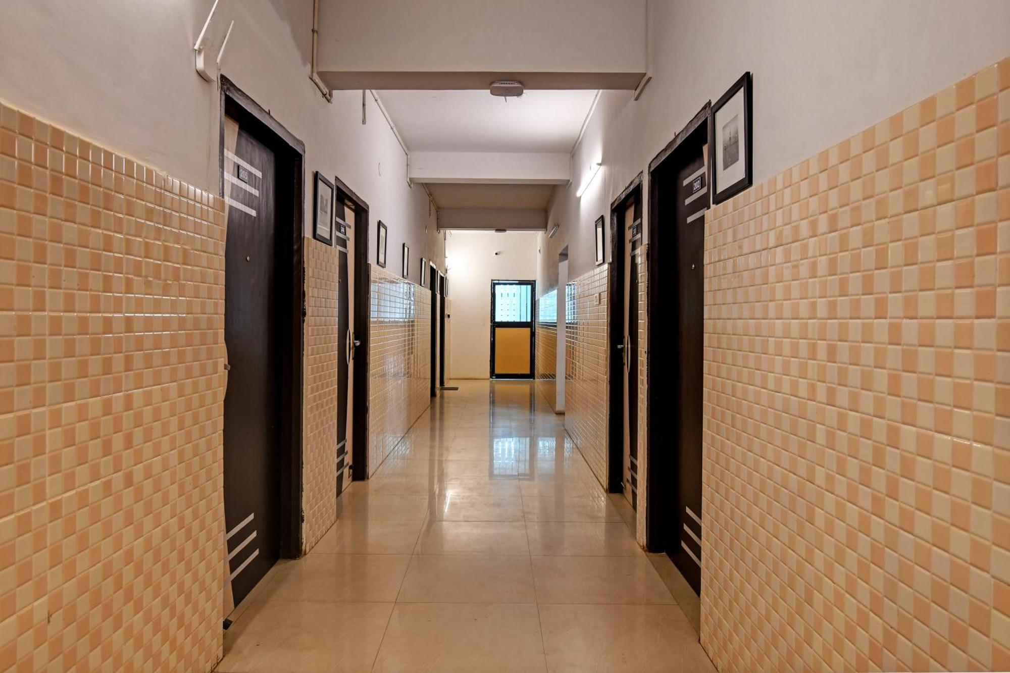 Super Hotel O Nilay Classic Μπουμπάνεσβαρ Εξωτερικό φωτογραφία